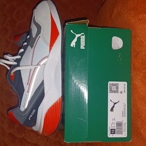 Sneakers